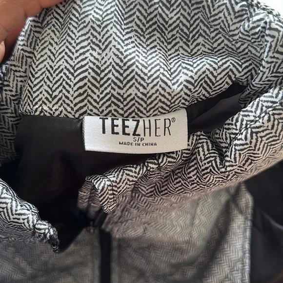 Black and Gray Vest Jacket - Picture 7 of 8